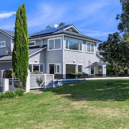 Stunning Tranquil Home With Green Space Views Mount Maunganui Exterior photo