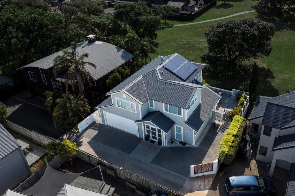 Stunning Tranquil Home With Green Space Views Mount Maunganui Exterior photo