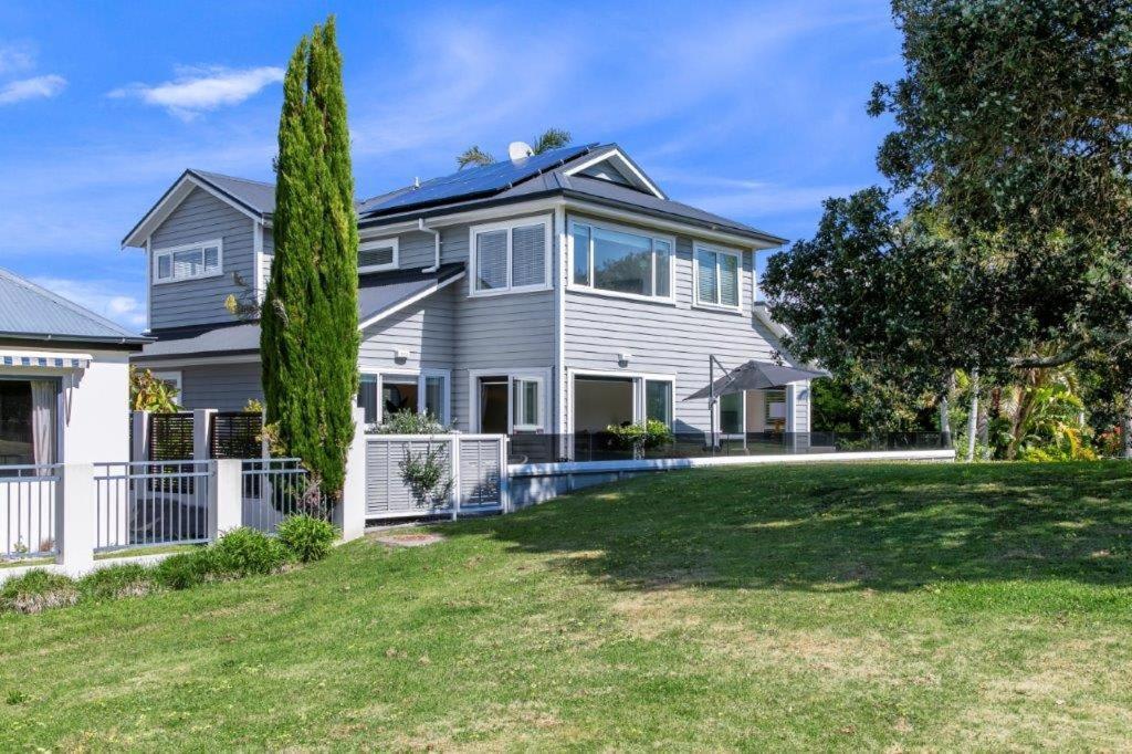 Stunning Tranquil Home With Green Space Views Mount Maunganui Exterior photo
