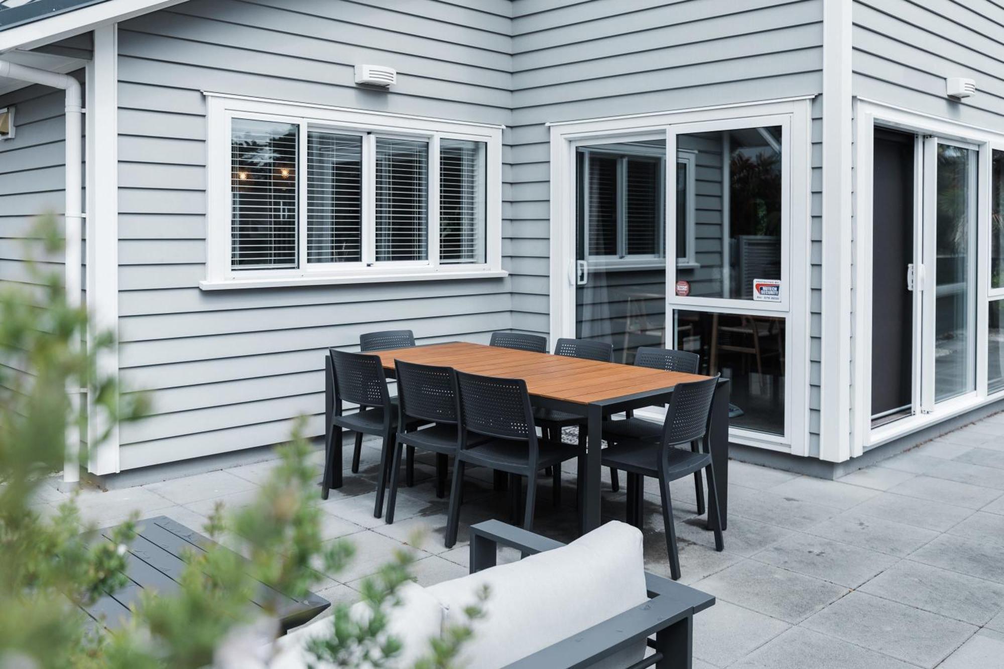Stunning Tranquil Home With Green Space Views Mount Maunganui Exterior photo